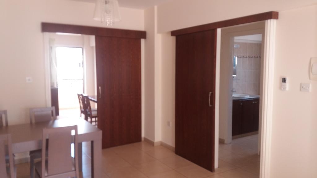 101 Mandritis Court Apartamento Larnaca Exterior foto