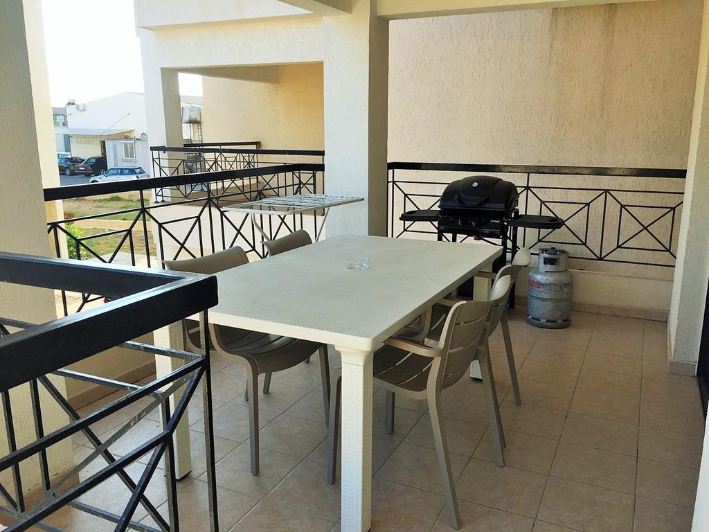 101 Mandritis Court Apartamento Larnaca Exterior foto
