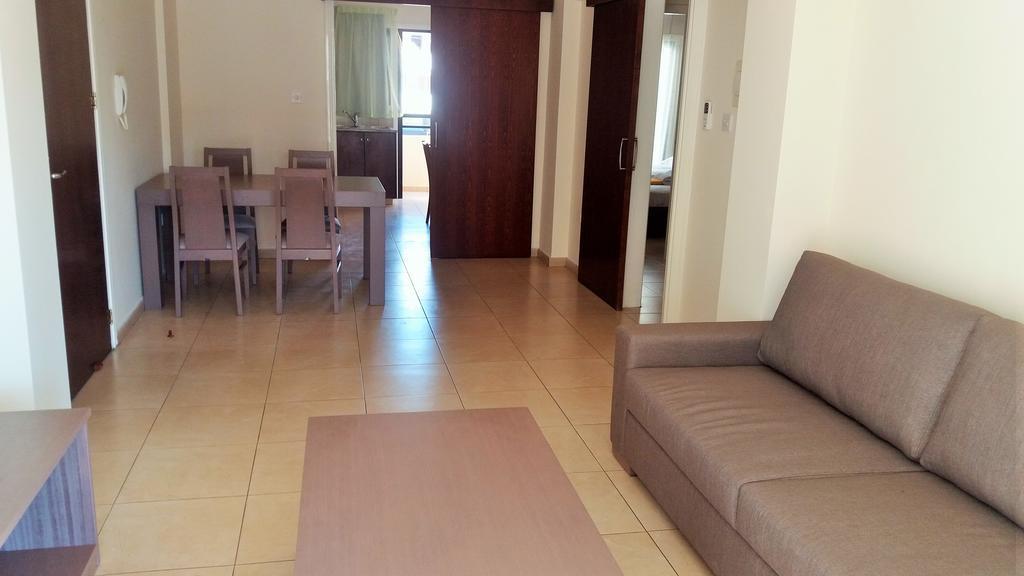 101 Mandritis Court Apartamento Larnaca Exterior foto