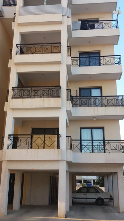 101 Mandritis Court Apartamento Larnaca Exterior foto