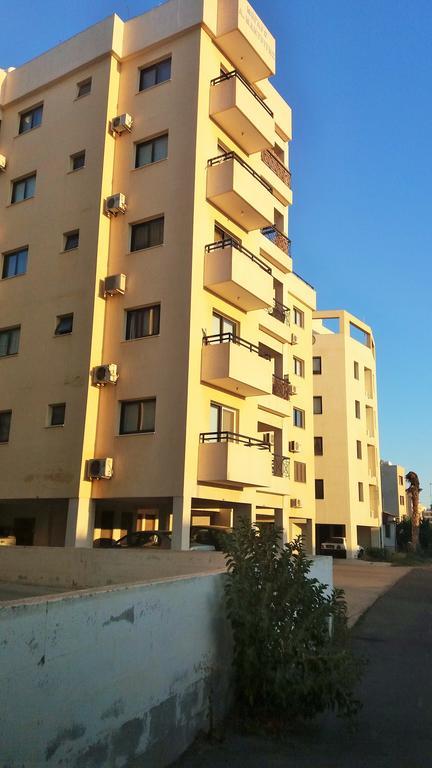101 Mandritis Court Apartamento Larnaca Exterior foto