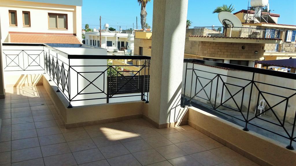 101 Mandritis Court Apartamento Larnaca Exterior foto