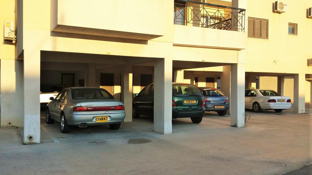 101 Mandritis Court Apartamento Larnaca Exterior foto
