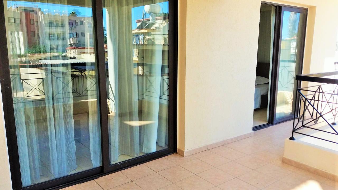 101 Mandritis Court Apartamento Larnaca Exterior foto